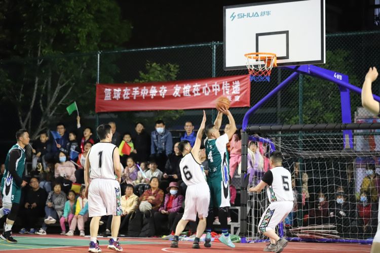 他在瞬间完